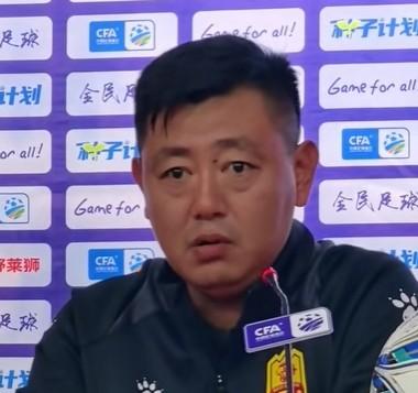 红狮队主教练分析0-5惨败给泰山队：中超与中甲节奏差异，队员收获宝贵经验